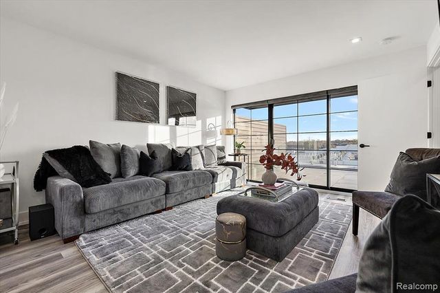 533 E Harrison Avenue 41, Royal Oak, MI 48067