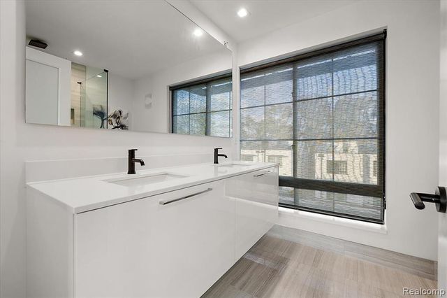 533 E Harrison Avenue 41, Royal Oak, MI 48067