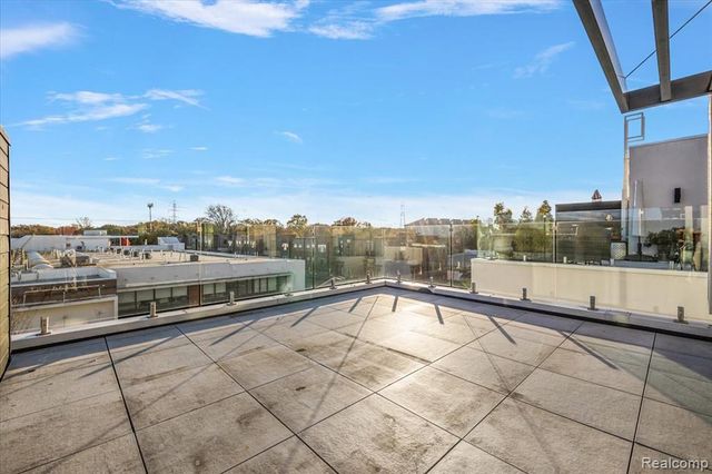 533 E Harrison Avenue 41, Royal Oak, MI 48067