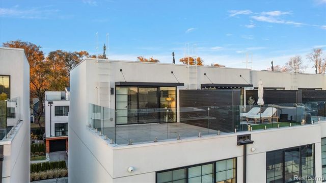 533 E Harrison Avenue 41, Royal Oak, MI 48067