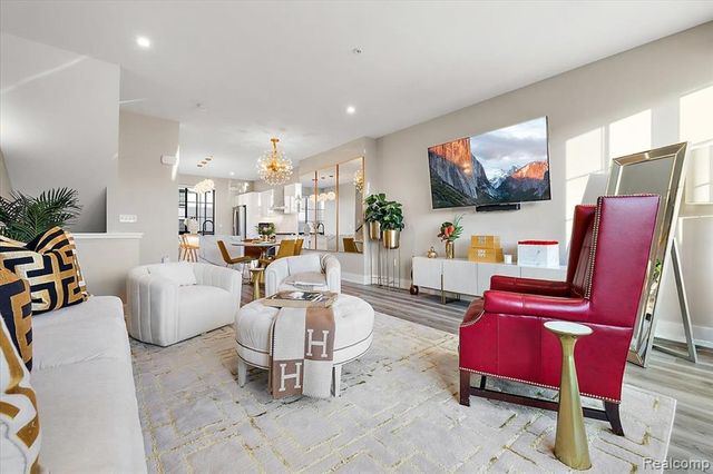 533 E Harrison Avenue 41, Royal Oak, MI 48067