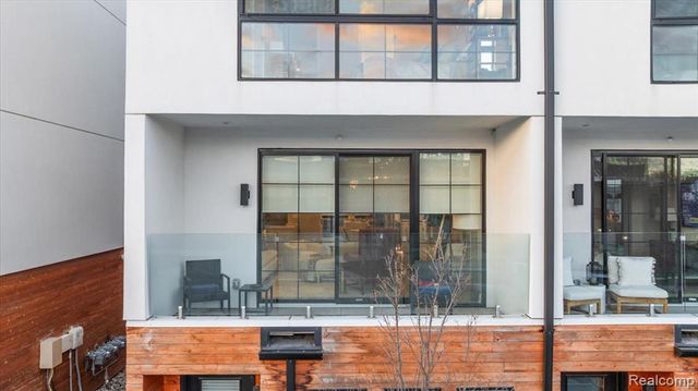 533 E Harrison Avenue 41, Royal Oak, MI 48067