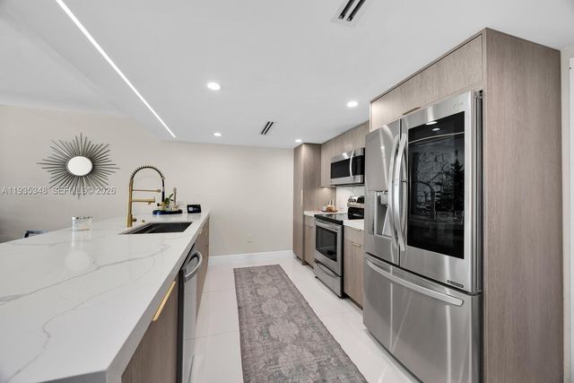 155 Ocean Lane Dr 413, Key Biscayne, FL 33149