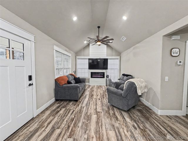 411 S Lee Avenue, Tahlequah, OK 74464