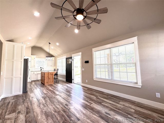 411 S Lee Avenue, Tahlequah, OK 74464