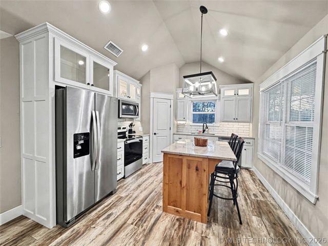 411 S Lee Avenue, Tahlequah, OK 74464