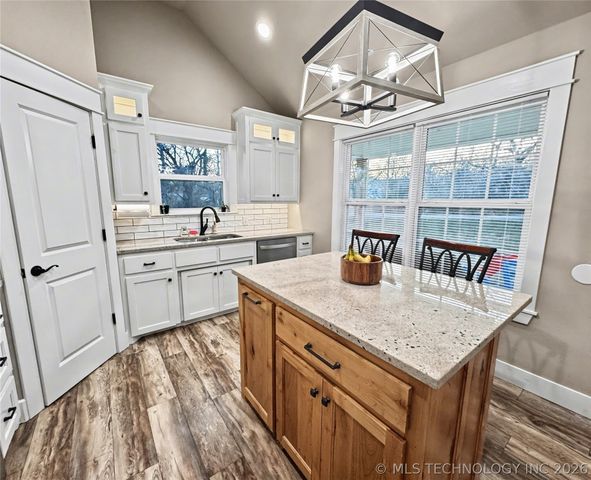411 S Lee Avenue, Tahlequah, OK 74464