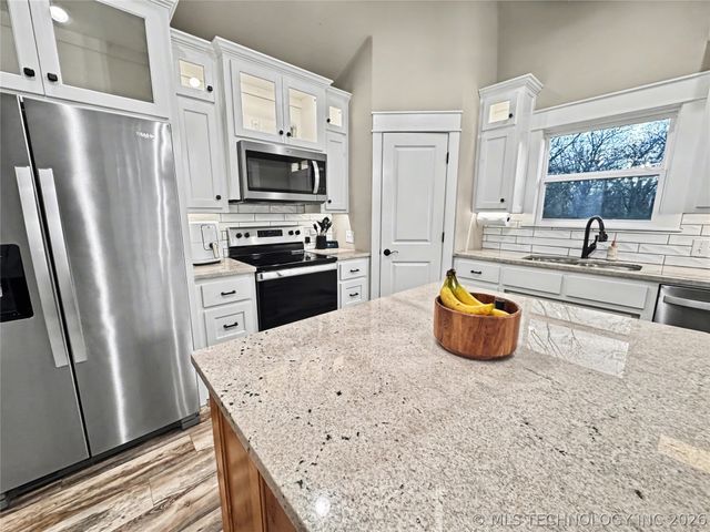 411 S Lee Avenue, Tahlequah, OK 74464