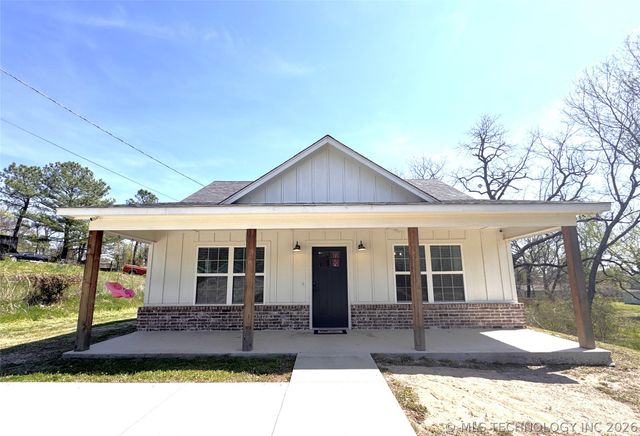 411 S Lee Avenue, Tahlequah, OK 74464