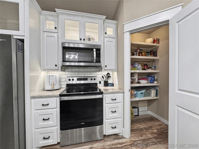 411 S Lee Avenue, Tahlequah, OK 74464