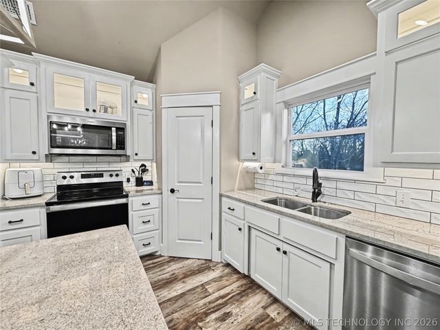 411 S Lee Avenue, Tahlequah, OK 74464