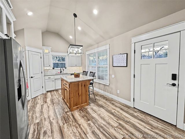 411 S Lee Avenue, Tahlequah, OK 74464