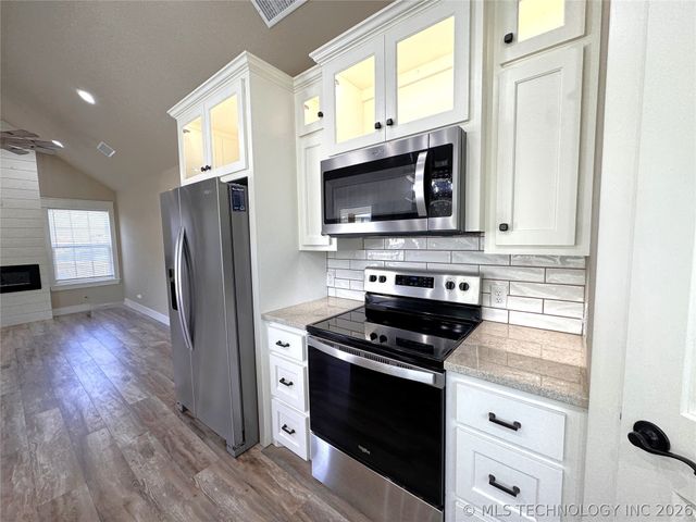 411 S Lee Avenue, Tahlequah, OK 74464