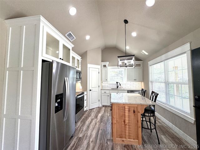 411 S Lee Avenue, Tahlequah, OK 74464