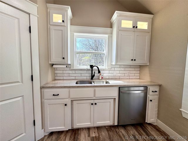 411 S Lee Avenue, Tahlequah, OK 74464