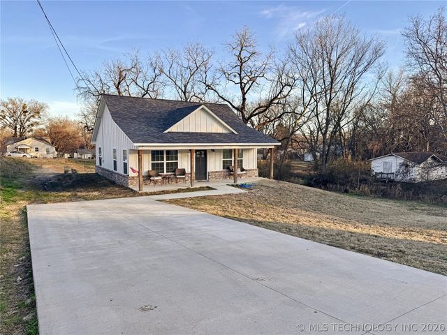 411 S Lee Avenue, Tahlequah, OK 74464