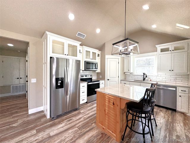 411 S Lee Avenue, Tahlequah, OK 74464