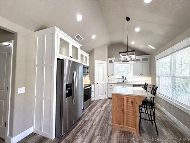 411 S Lee Avenue, Tahlequah, OK 74464