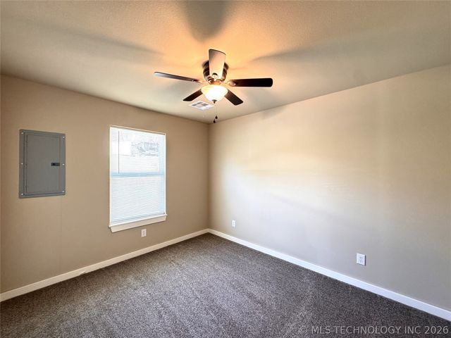 411 S Lee Avenue, Tahlequah, OK 74464