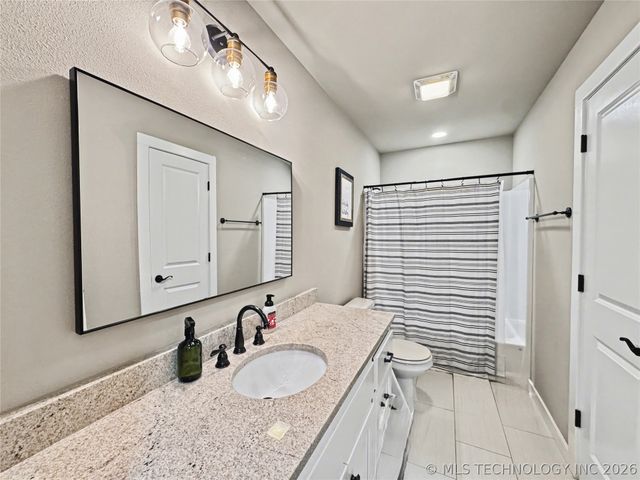 411 S Lee Avenue, Tahlequah, OK 74464
