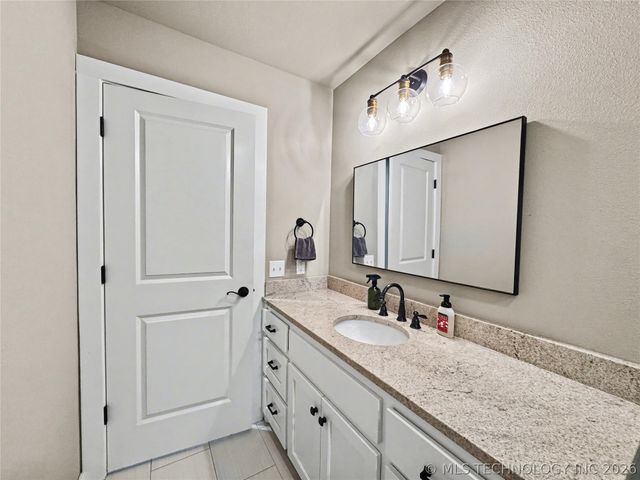 411 S Lee Avenue, Tahlequah, OK 74464