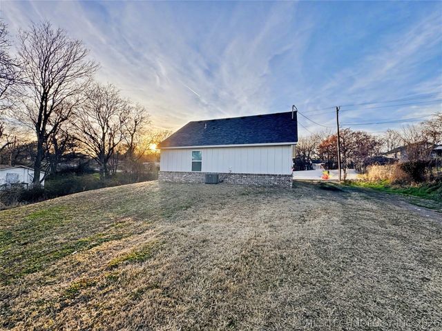 411 S Lee Avenue, Tahlequah, OK 74464