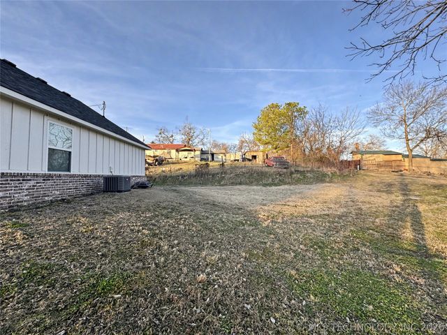 411 S Lee Avenue, Tahlequah, OK 74464