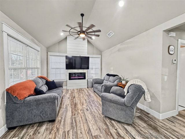 411 S Lee Avenue, Tahlequah, OK 74464