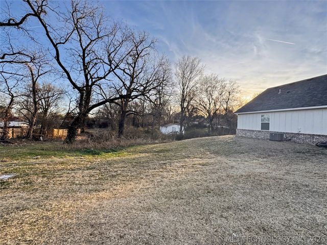 411 S Lee Avenue, Tahlequah, OK 74464