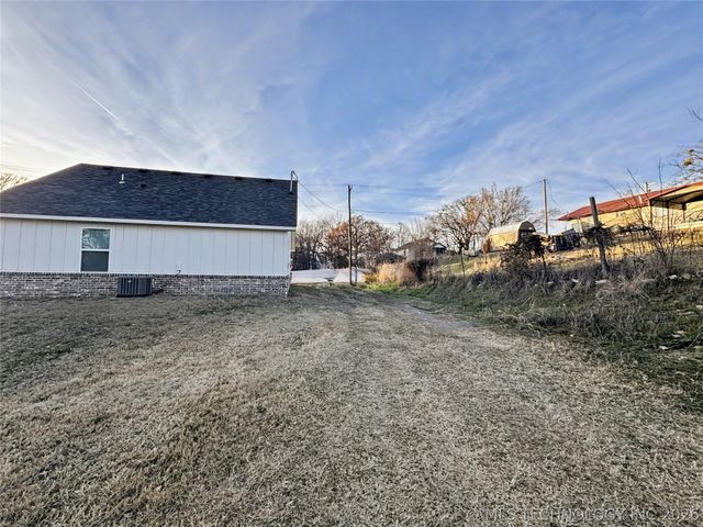 411 S Lee Avenue, Tahlequah, OK 74464