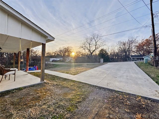 411 S Lee Avenue, Tahlequah, OK 74464