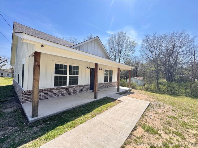 411 S Lee Avenue, Tahlequah, OK 74464