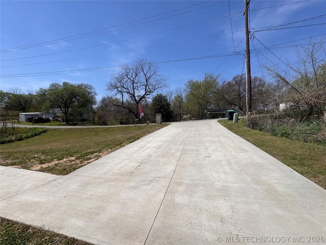 411 S Lee Avenue, Tahlequah, OK 74464