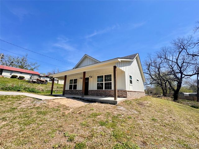 411 S Lee Avenue, Tahlequah, OK 74464