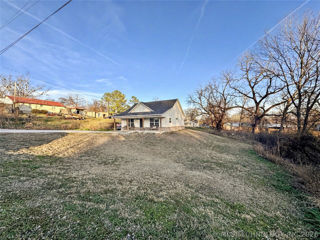 411 S Lee Avenue, Tahlequah, OK 74464