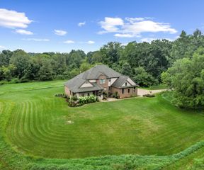 575 E Maple Road, Milford Charter Twp, MI 48381