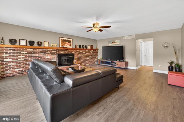 36 NASHUA DR, Sicklerville, NJ 08081