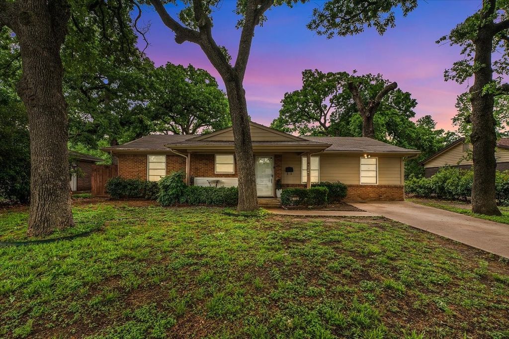 2244 Cambridge Drive, Irving, TX 75061
