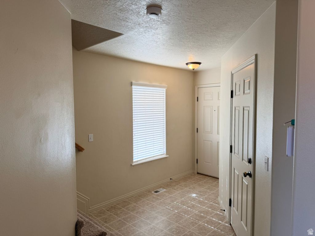 Image 4 of property listing at 3882 E CASCADE RD, Eagle Mountain, UT 84005