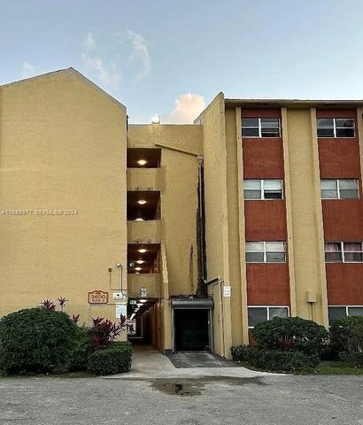 3600 NW 21st Street 305, Lauderdale Lakes, FL 33311