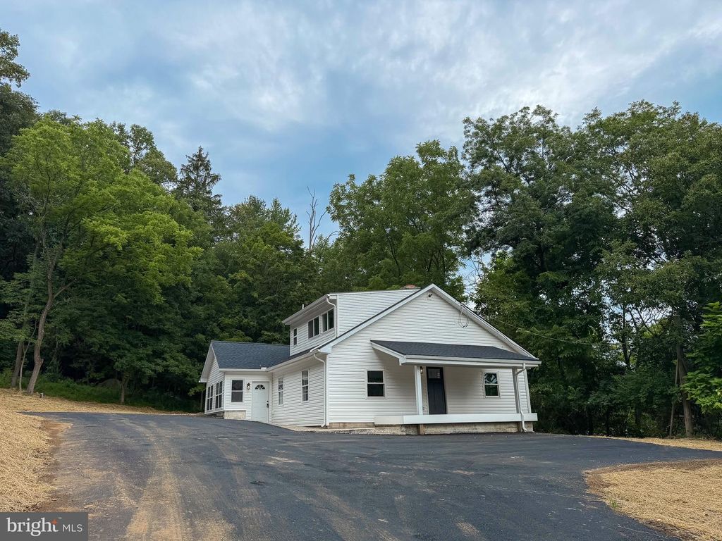250 MAIN ST, Mohnton, PA 19540