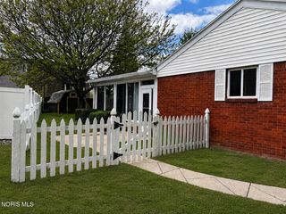 106 Rossway Avenue, Rossford, OH 43460