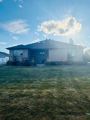 6810 24 Street S, Fargo, ND 58104