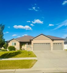 6810 24 Street S, Fargo, ND 58104