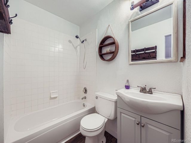 2001 Vineyard Dr, Castle Rock, CO 80104