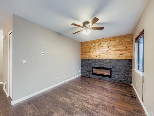 2001 Vineyard Dr, Castle Rock, CO 80104