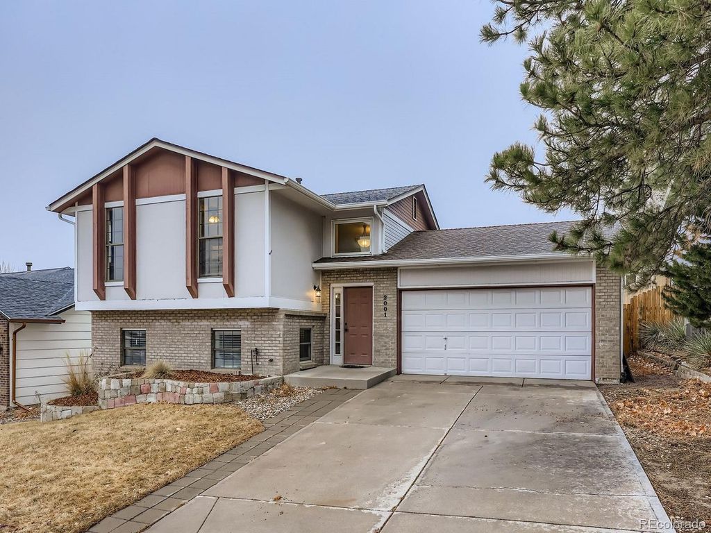 2001 Vineyard Dr, Castle Rock, CO 80104