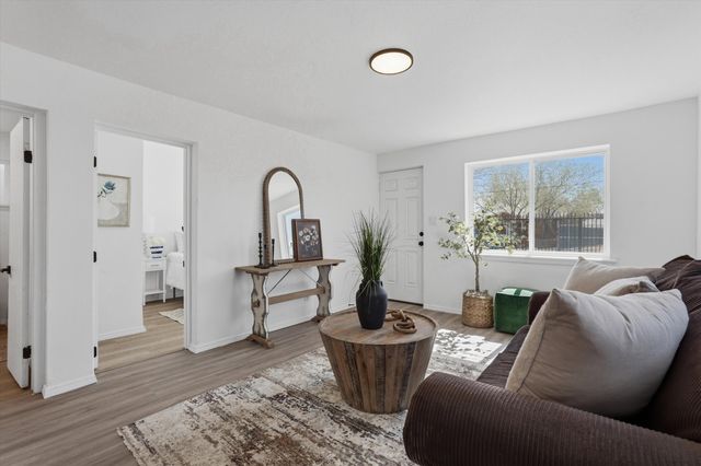 127 Veranda Road NW, Albuquerque, NM 87107