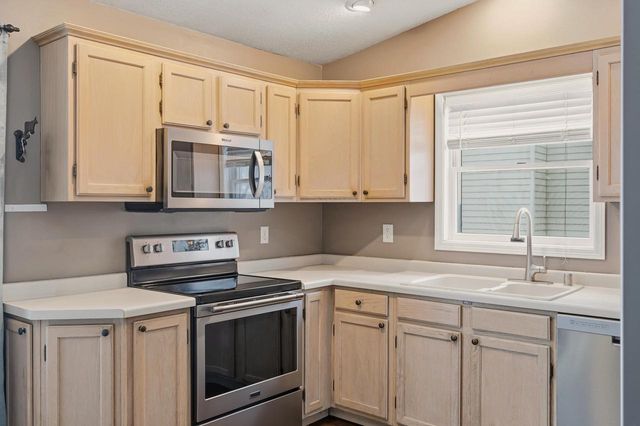 1978 Sandalwood DRIVE, Onalaska, WI 54650