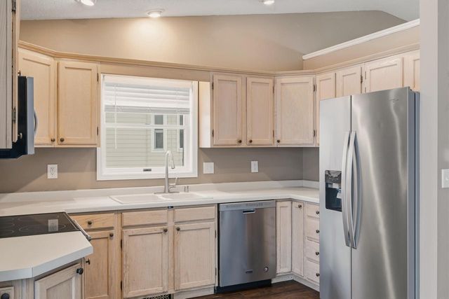 1978 Sandalwood DRIVE, Onalaska, WI 54650